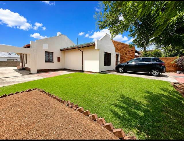 3 BEDROOM HOUSE FOR SALE IN MOROKA